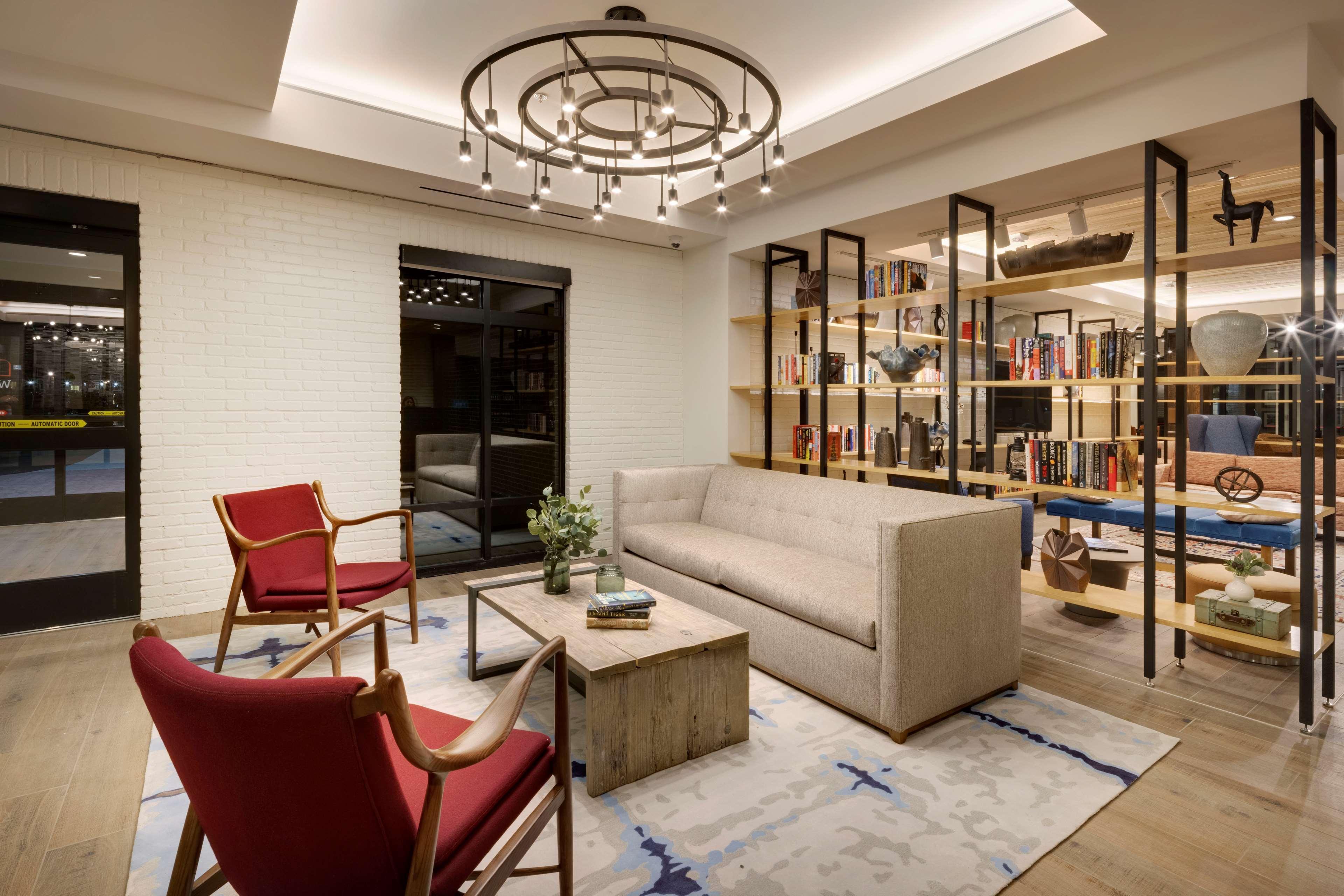 Hilton Garden Inn Haymarket Ngoại thất bức ảnh