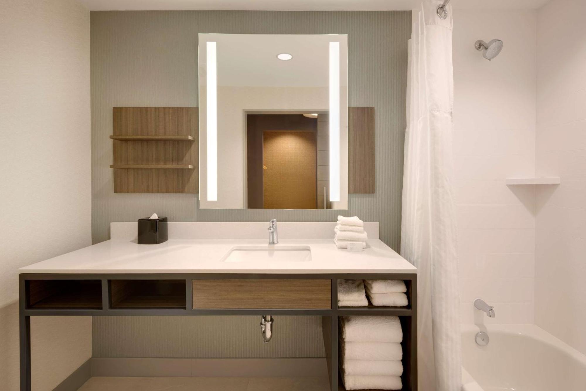 Hilton Garden Inn Haymarket Ngoại thất bức ảnh