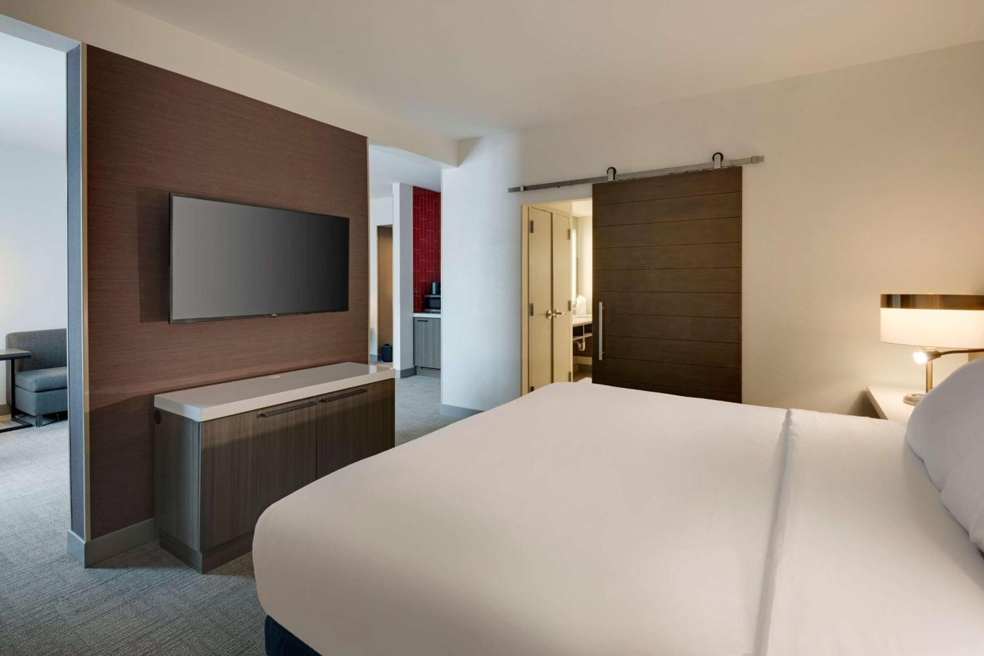 Hilton Garden Inn Haymarket Ngoại thất bức ảnh