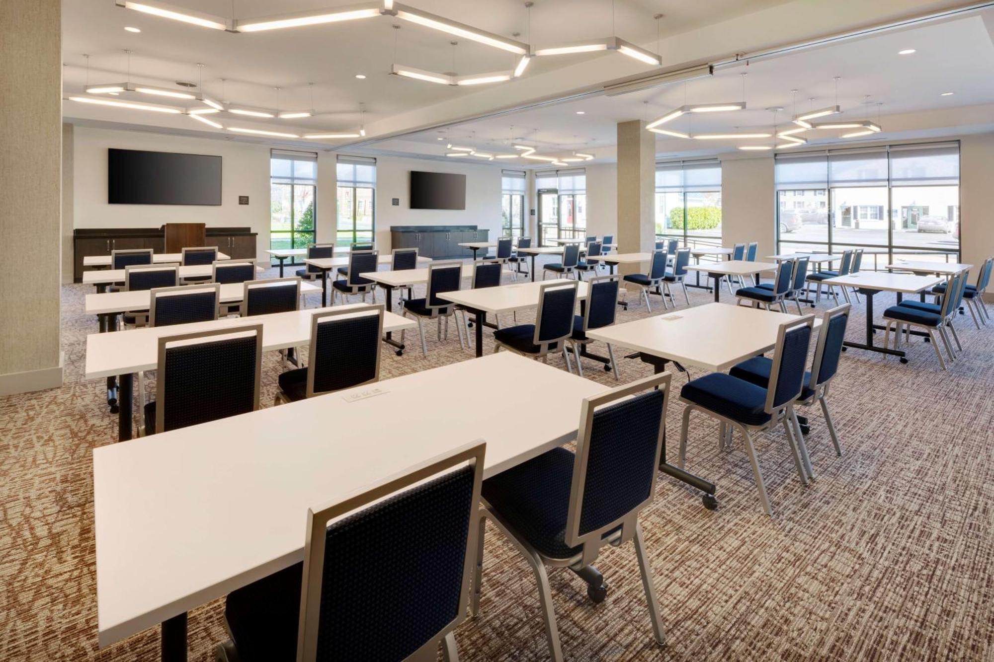 Hilton Garden Inn Haymarket Ngoại thất bức ảnh