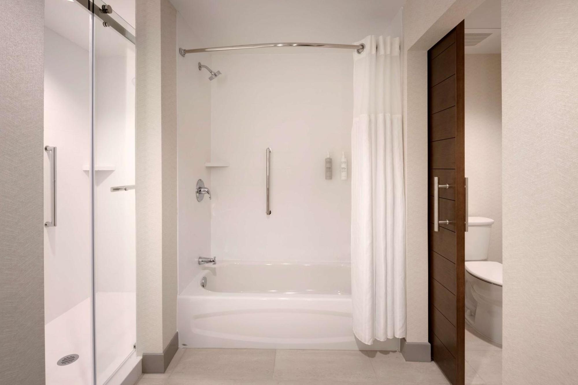 Hilton Garden Inn Haymarket Ngoại thất bức ảnh