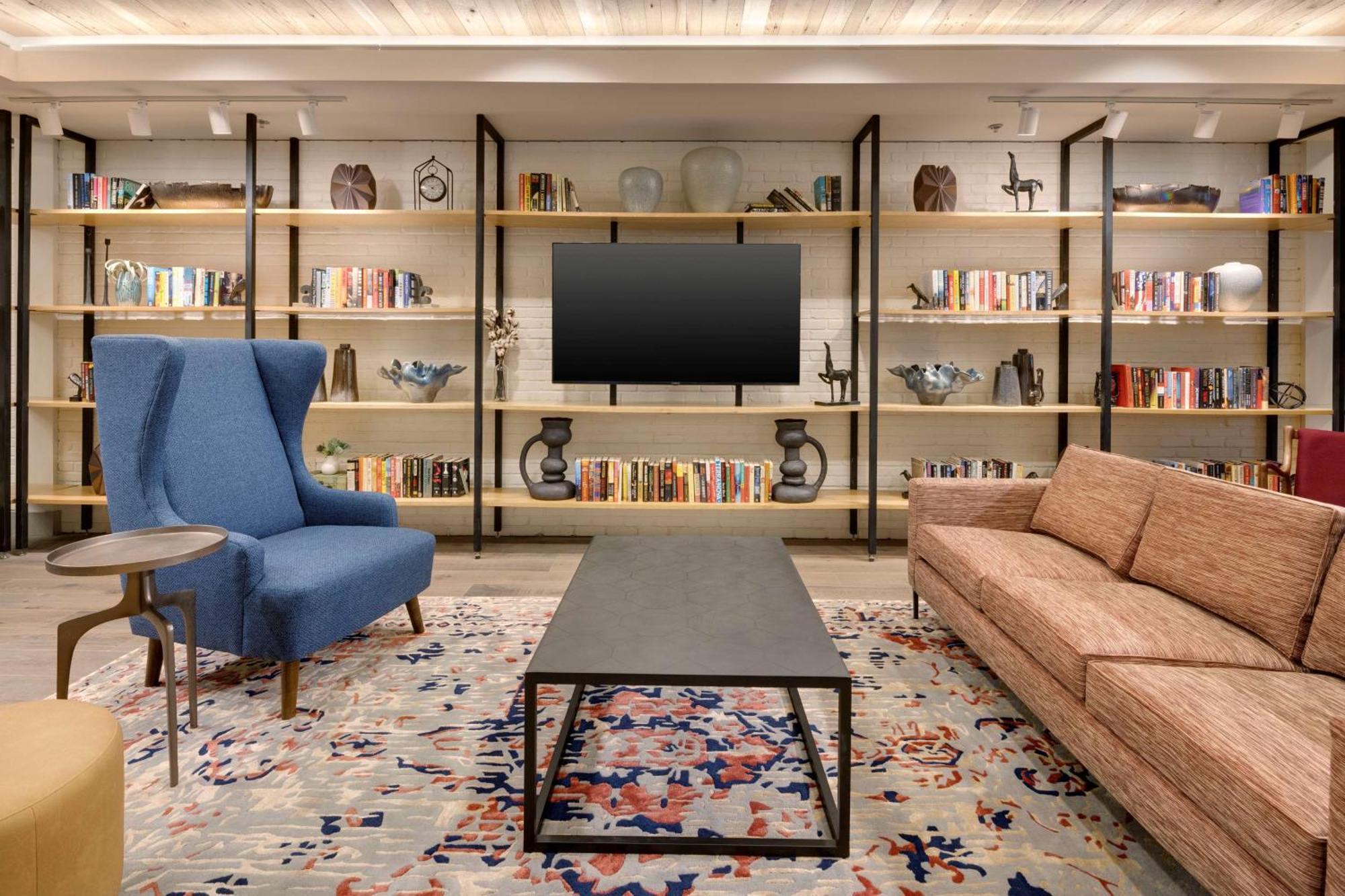 Hilton Garden Inn Haymarket Ngoại thất bức ảnh